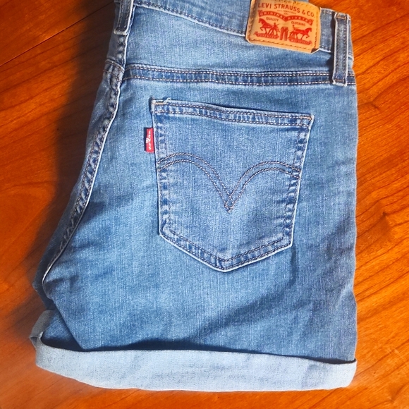 Levi's Women's Jean Short - size 28 - Picture 3 of 8